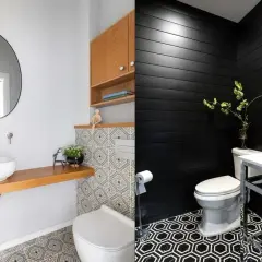 Två stilar för att inreda liten toalett: ljus med trädetaljer och mörk med svarta träpaneler och hexagonmönster på golvet.