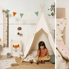 Ett mysigt barnrum med tipi, sängkläder med djurmotiv och en söt bi-lampa. Perfekt för lek och drömmar.