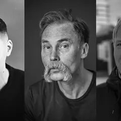 Tre porträtt i svartvitt. En person med kortklippt hår, en med mustasch och en med ljusblont hår. Alla tre ser ut att vara redo för spoken word.