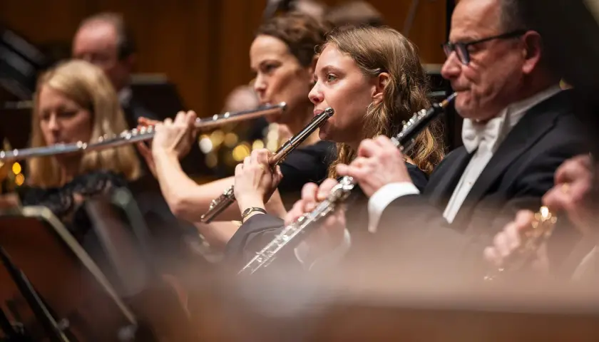 Musiker i Sveriges Radios Symfoniorkester spelar flöjt och oboe.