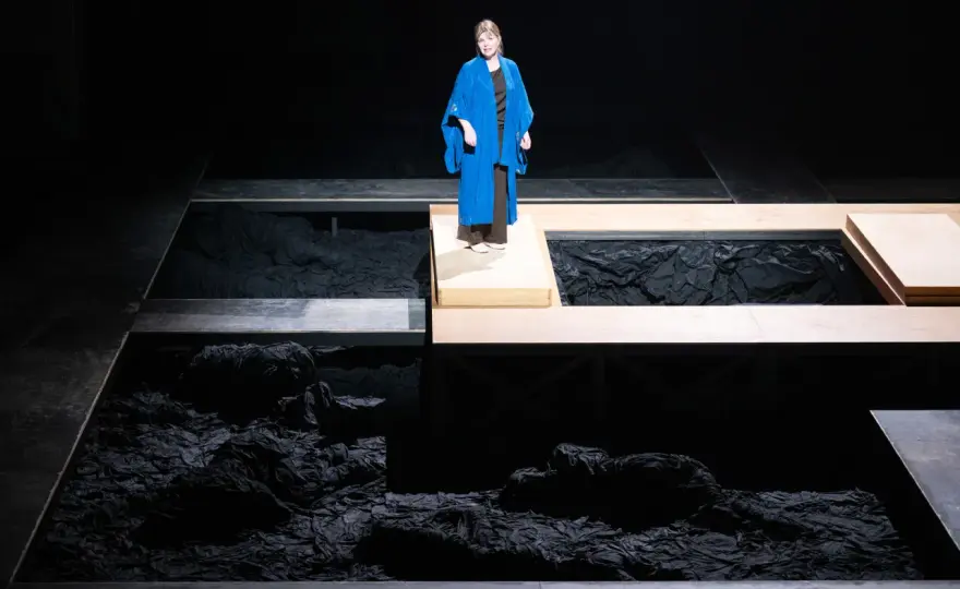 Hamlet på Dramaten i Stockholm – Värt att se? Din guide!